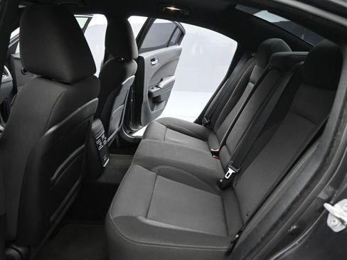 Used 2017 Dodge Charger SE w/ Blacktop Package RWD image 17