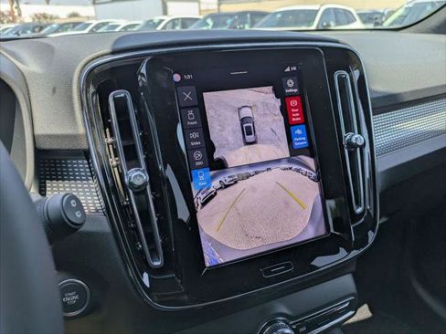 New 2026 Volvo XC40 B5 Ultra w/ Climate Package image 9