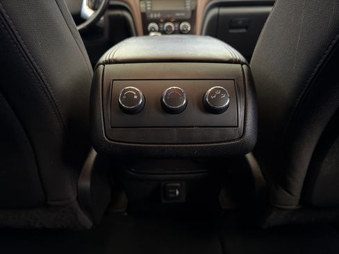 Used 2017 Chevrolet Traverse LT w/ Style and Technology Package image 26