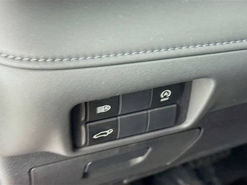 Used 2023 Toyota Highlander XSE FWD image 10