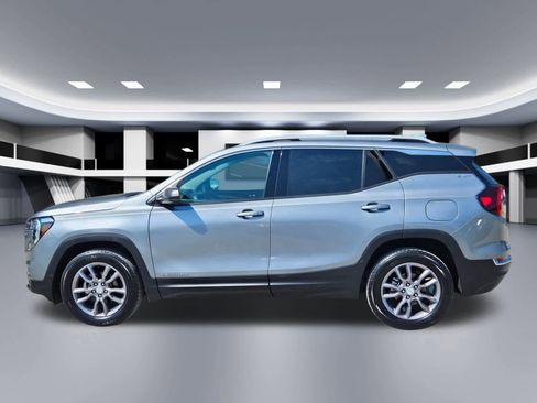 Used 2024 GMC Terrain SLT image 3
