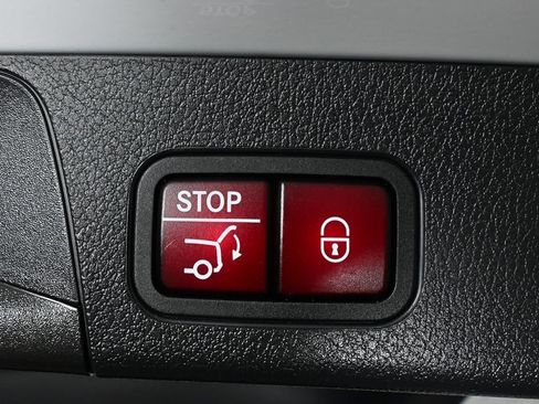 Certified 2022 Mercedes-Benz GLB 250 4MATIC image 31