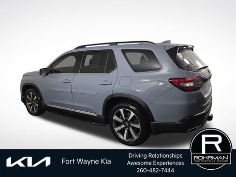 Used 2025 Honda Pilot Touring image 10