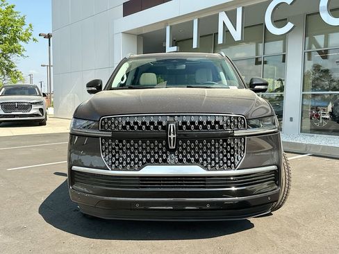 New 2026 Lincoln Navigator Reserve AWD/4WD image 5