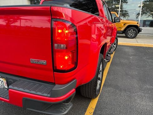Used 2015 GMC Canyon SLE w/ All-Terrain Package AWD/4WD image 9