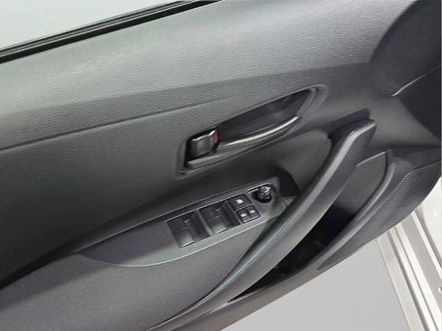 Used 2025 Toyota Corolla LE image 9