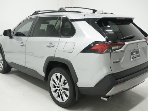 Used 2023 Toyota RAV4 Limited FWD image 6