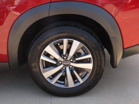 Used 2024 Nissan Pathfinder SL w/ Black Appearance Package FWD image 14