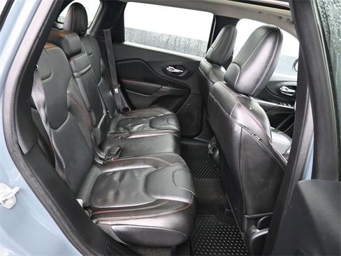 Used 2015 Jeep Cherokee Trailhawk w/ Comfort/Convenience Group image 8