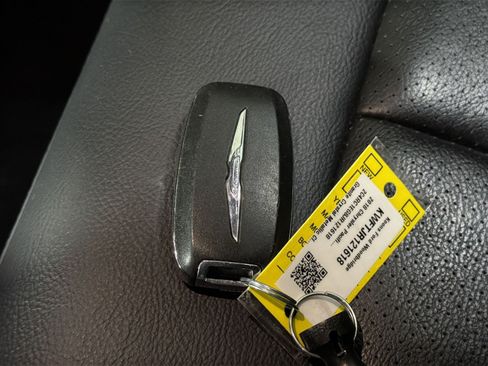 Used 2018 Chrysler Pacifica Touring-L Plus w/ Advanced Safetytec Group FWD image 33