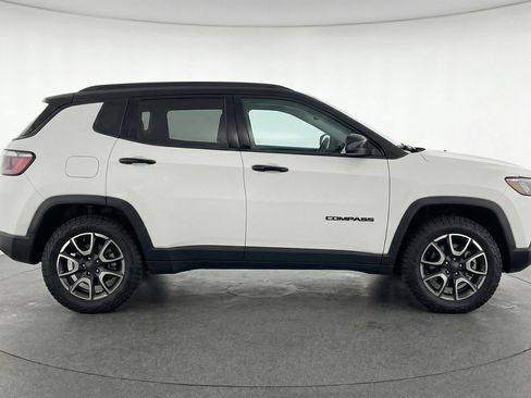 Used 2025 Jeep Compass Trailhawk AWD/4WD image 11