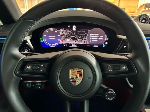 Used 2025 Porsche Macan 4 Electric AWD/4WD image 19