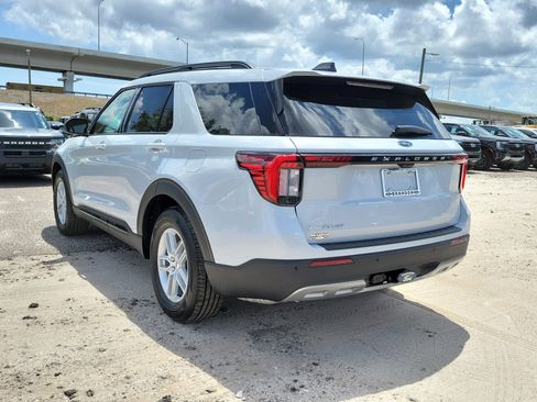 New 2026 Ford Explorer Active RWD image 8