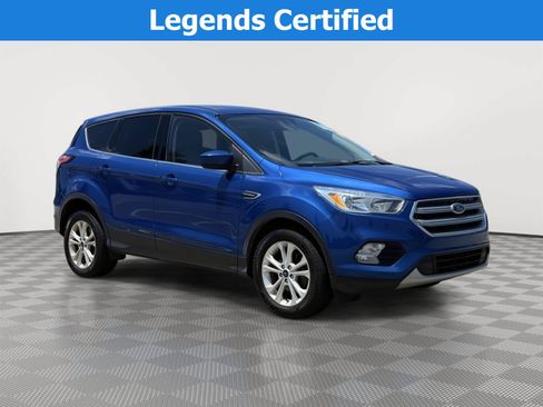 Used 2017 Ford Escape SE w/ SE Cold Weather Package FWD image 1