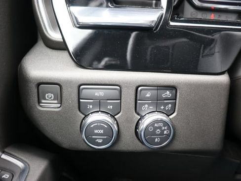 Used 2024 GMC Sierra 1500 SLT AWD/4WD image 23