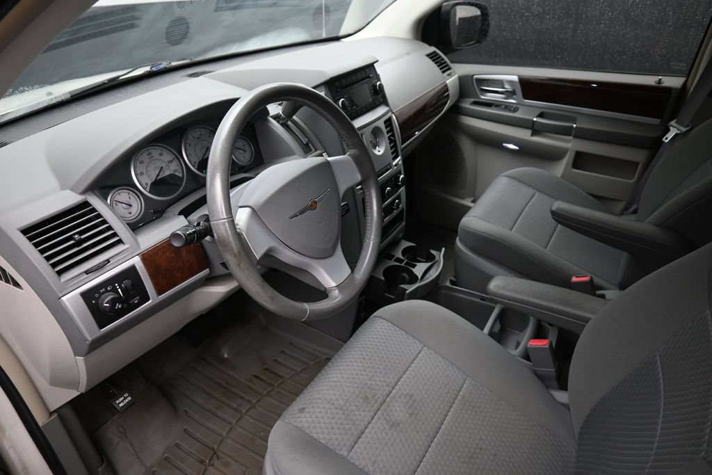 Used 2010 Chrysler Town & Country Touring FWD image 16