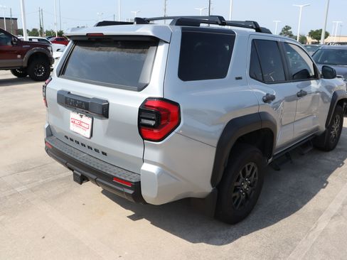 Used 2025 Toyota 4Runner SR5 RWD image 10