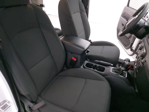 Used 2023 Jeep Wrangler Unlimited w/ Sun & Screen Package image 12