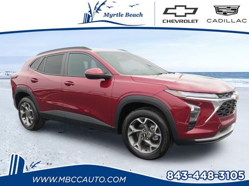 Used 2025 Chevrolet Trax LT w/ Driver Confidence Package FWD image 1