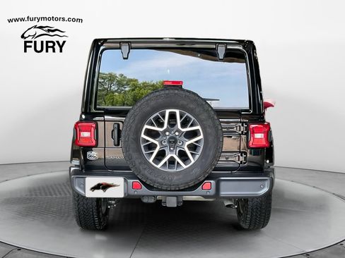 Used 2025 Jeep Wrangler Unlimited Sahara w/ Safety Group AWD/4WD image 4
