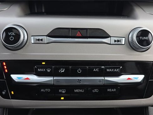 Used 2022 Ford Explorer XLT w/ Equipment Group 202A image 22