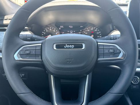 Used 2025 Jeep Compass Latitude AWD/4WD image 47