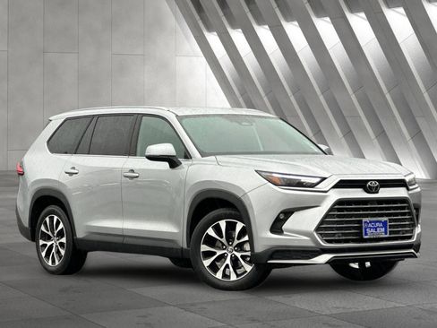 Used 2024 Toyota Grand Highlander MAX Limited image 2