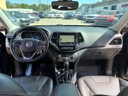 Used 2020 Jeep Cherokee Limited image 23