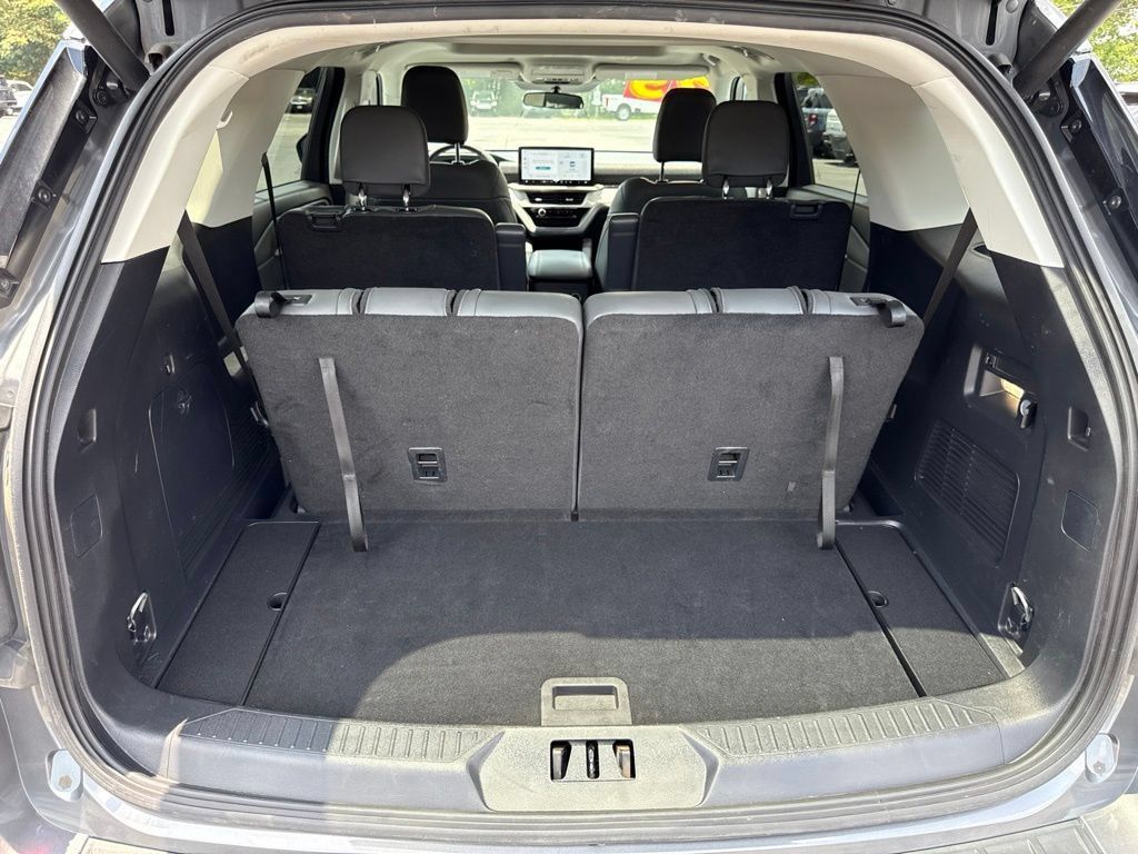 Used 2025 Ford Explorer Active w/ Active Comfort Package AWD/4WD image 32