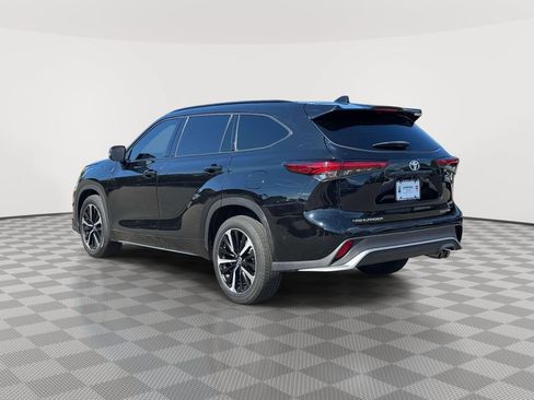 Used 2022 Toyota Highlander XSE AWD/4WD image 5