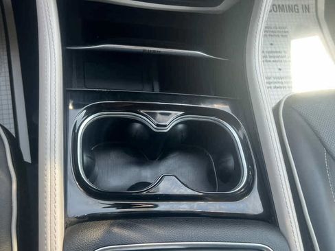 Used 2024 Chrysler Pacifica Limited image 24