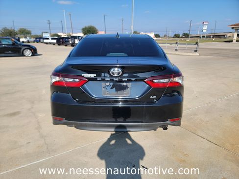 Used 2022 Toyota Camry LE image 6