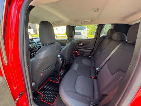 Used 2015 Jeep Renegade Trailhawk image 27