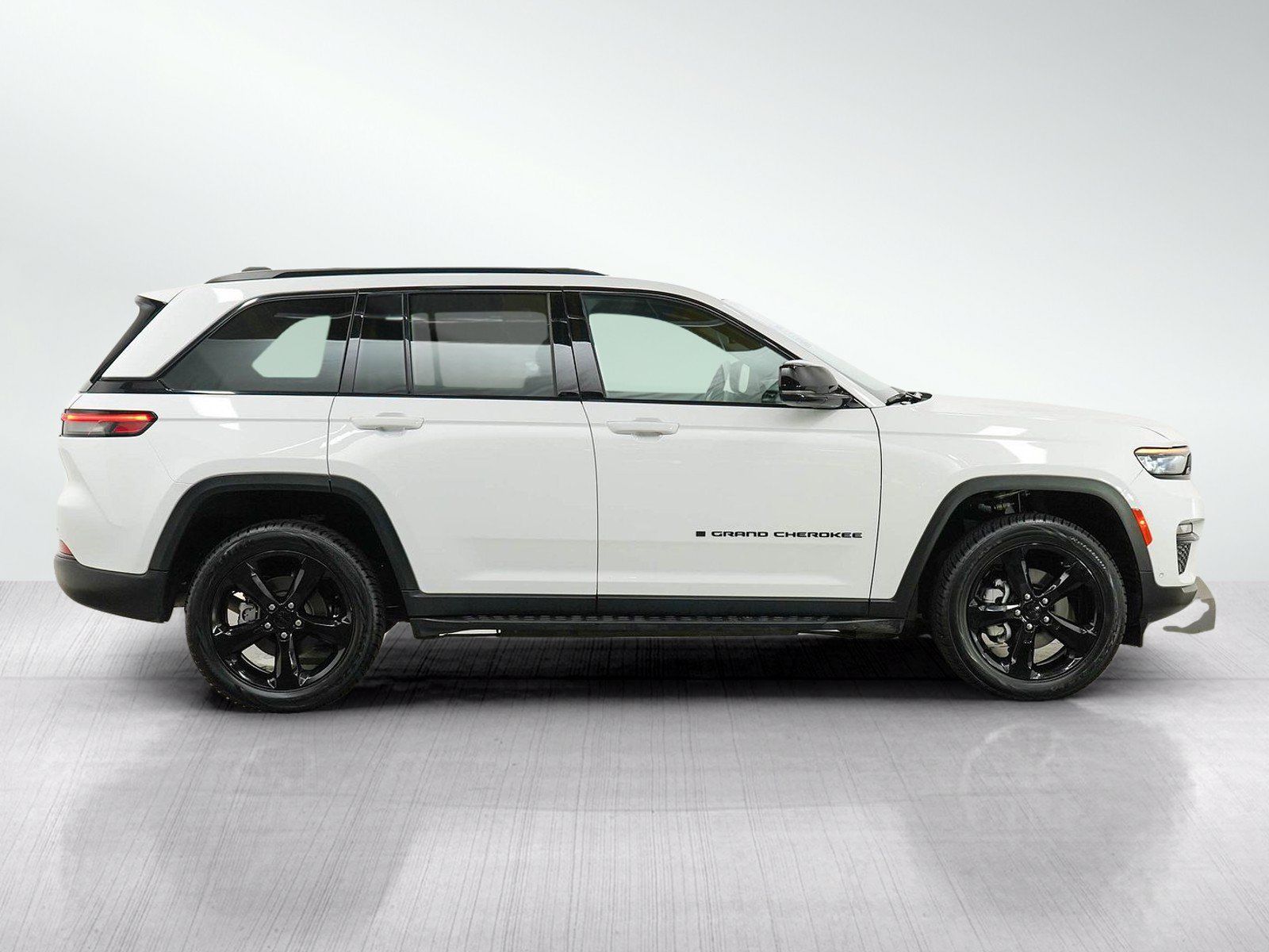 Used 2024 Jeep Grand Cherokee Limited w/ Luxury Tech Group II AWD/4WD image 7