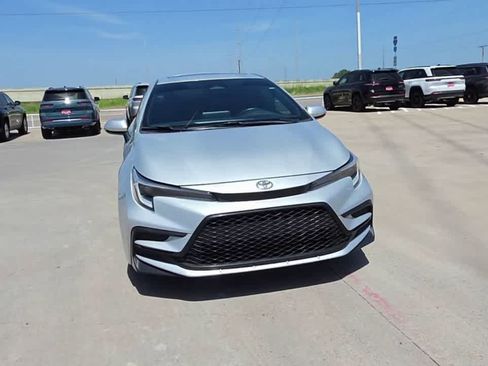 Used 2024 Toyota Corolla SE w/ SE Premium Package FWD image 3