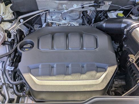 Used 2025 Volkswagen Atlas Cross Sport SE image 29