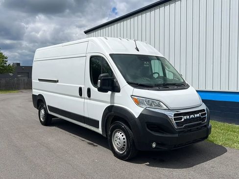 Used 2025 RAM ProMaster 2500 w/ Convenience Group FWD image 3