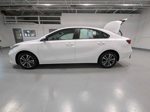 Used 2024 Kia Forte LXS w/ LXS Technology Package FWD image 12