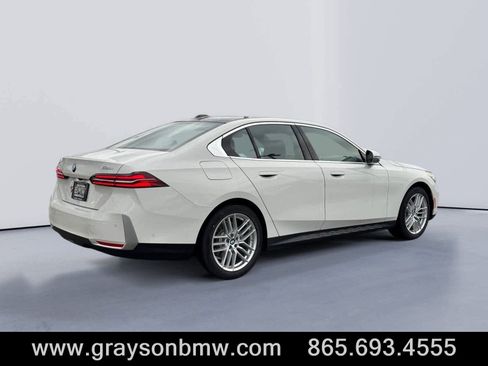 Certified 2025 BMW 530i xDrive image 3