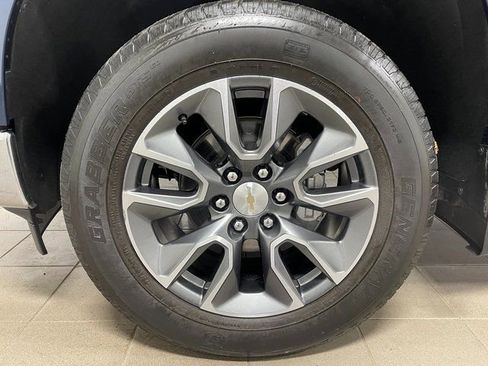 Used 2023 Chevrolet Silverado 1500 LT AWD/4WD image 7