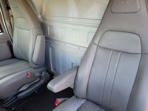 Used 2021 Chevrolet Express 2500 Work Van w/ Driver Convenience Package image 18