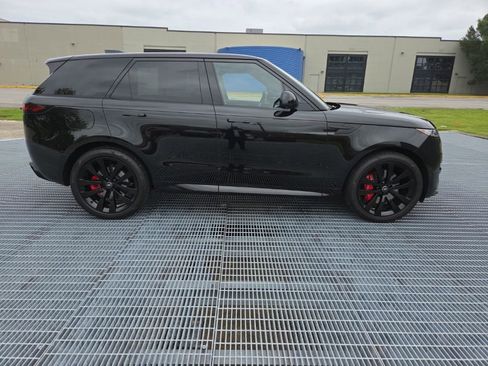 Used 2025 Land Rover Range Rover Sport Dynamic SE AWD/4WD image 6