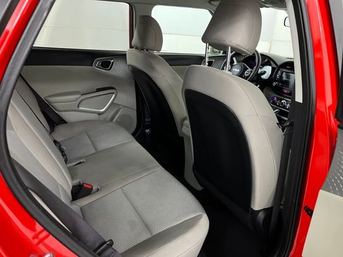 Used 2023 Kia Soul LX w/ LX Technology Package FWD image 24