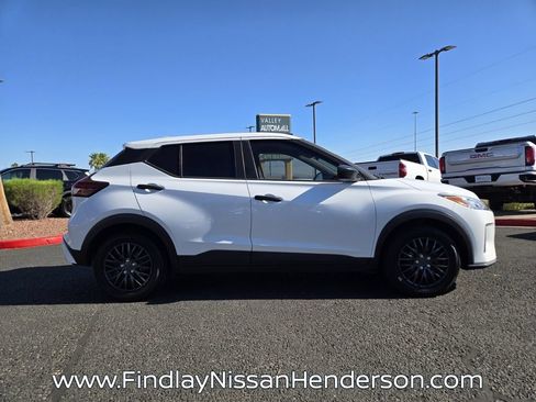 Used 2022 Nissan Kicks S FWD image 7