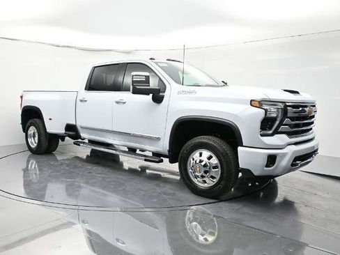 New 2026 Chevrolet Silverado 3500 High Country w/ Technology Package image 3