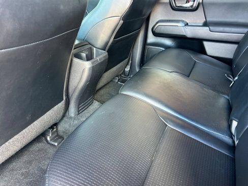 Certified 2019 Toyota Tacoma TRD Sport w/ TRD Premium Sport Package AWD/4WD image 15