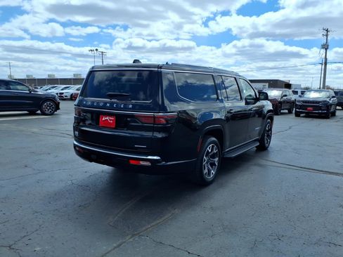 Used 2024 Jeep Wagoneer L Series III w/ Flexible Seating Group AWD/4WD image 6