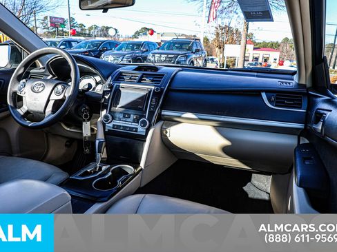 Used 2014 Toyota Camry LE image 27