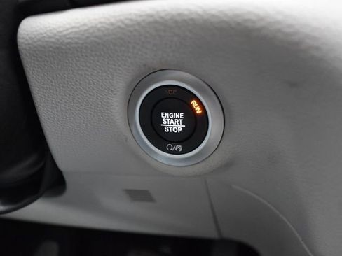 Used 2023 Chrysler Pacifica Limited FWD image 19