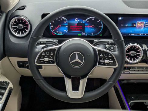 Used 2023 Mercedes-Benz EQB 300 4MATIC image 23